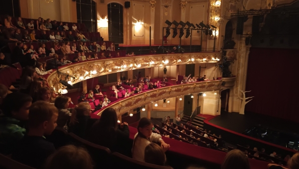 Hudební divadlo Karlín